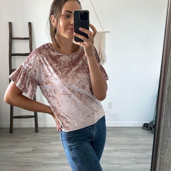 Caution to the wind Ruffle Sleeve Crushed velvet tee Pink Size Small - Picture 1 of 8